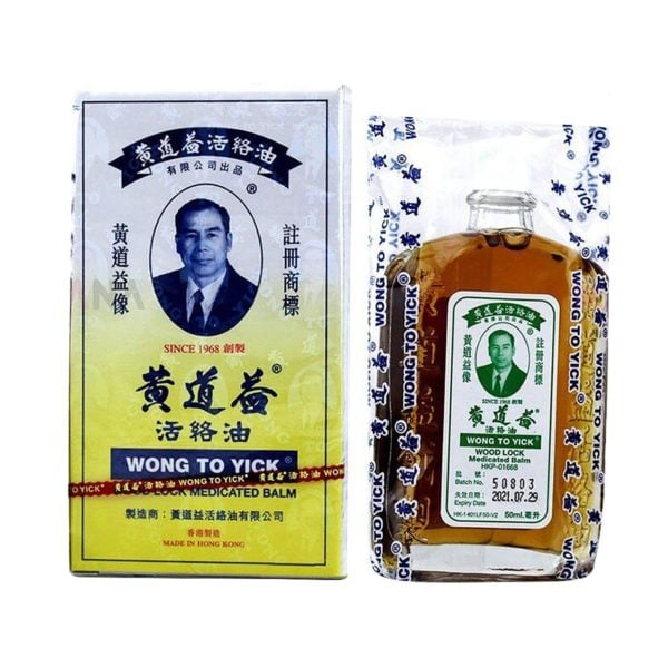 Clear bottle holding 50 milliliters of amber medicated balm oil, label in chinese and english.